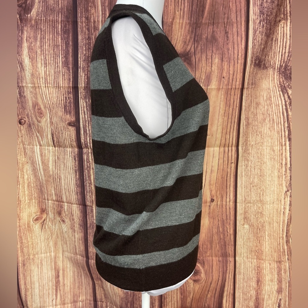 J. Crew Italian Merino V-neck sleeveless pullover sweater Men’s size S - Picture 6 of 13